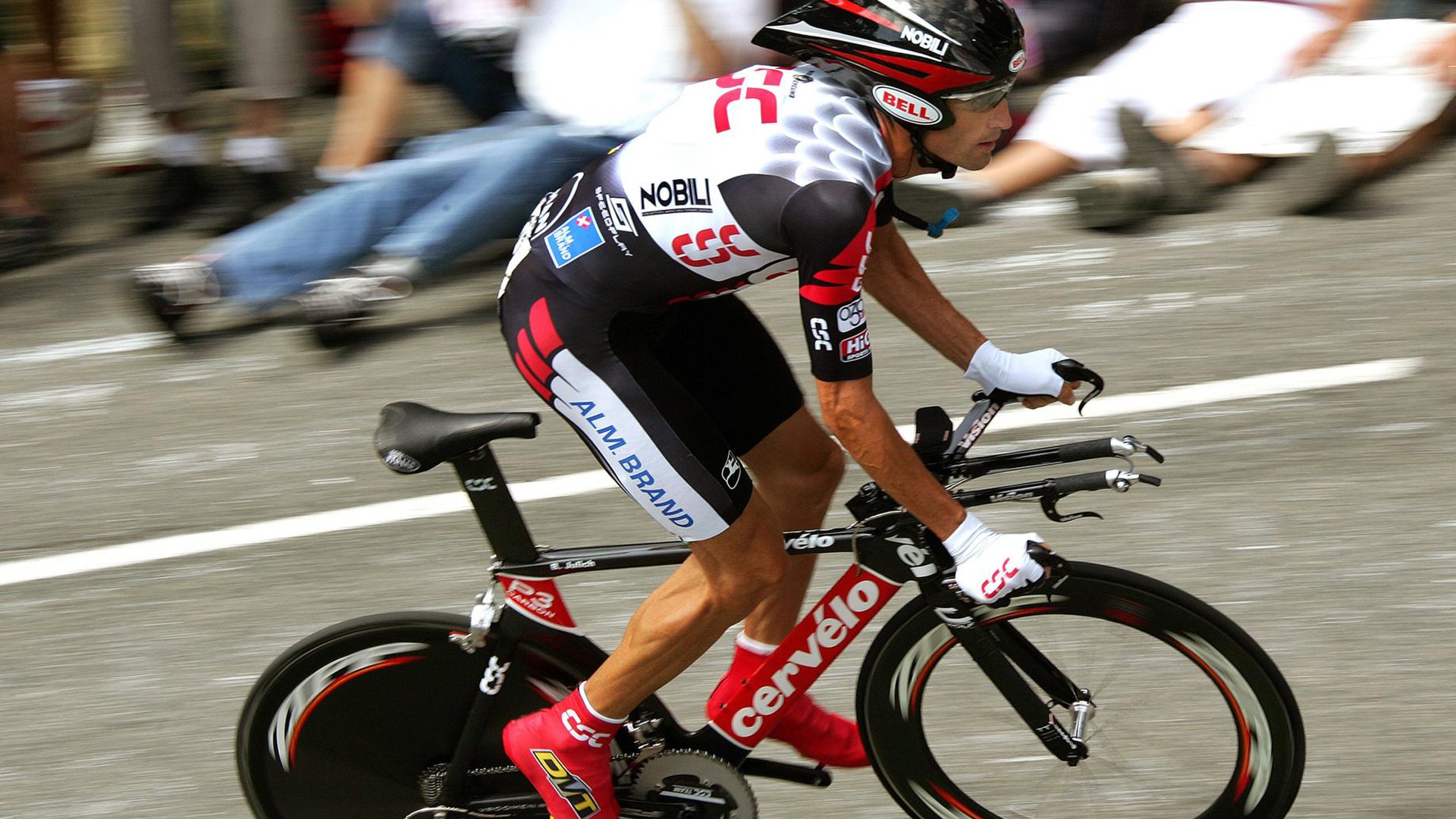 电竞产业链协同发展态势良好，电竞产业推动其他产业